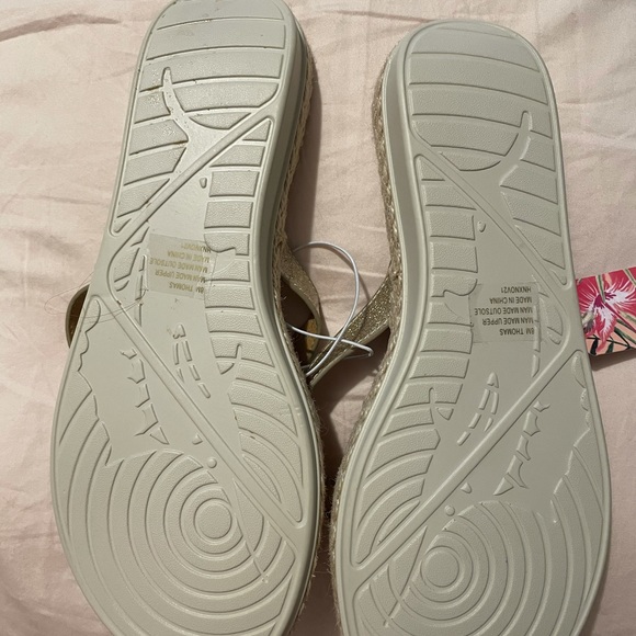 Tommy Bahama sandals - Picture 4 of 4